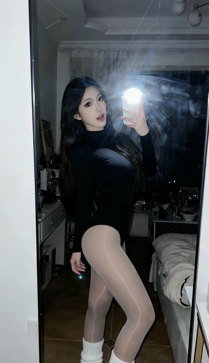 Bức ảnh gái xinh mặc quần tất ánh nhìn đầy cuốn hút