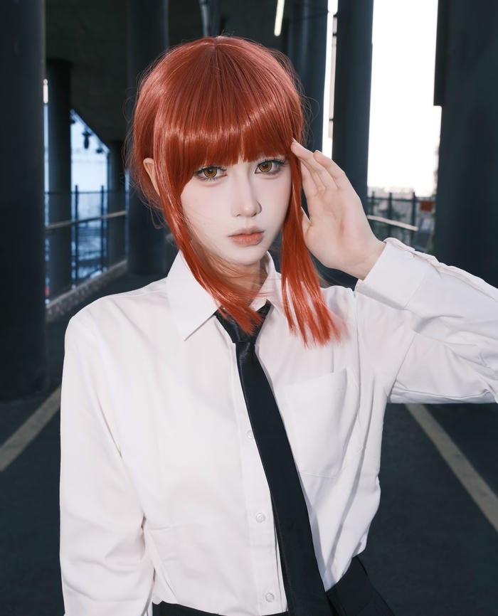 Bức hình Makima cosplay tạo hình đầy mê hoặc