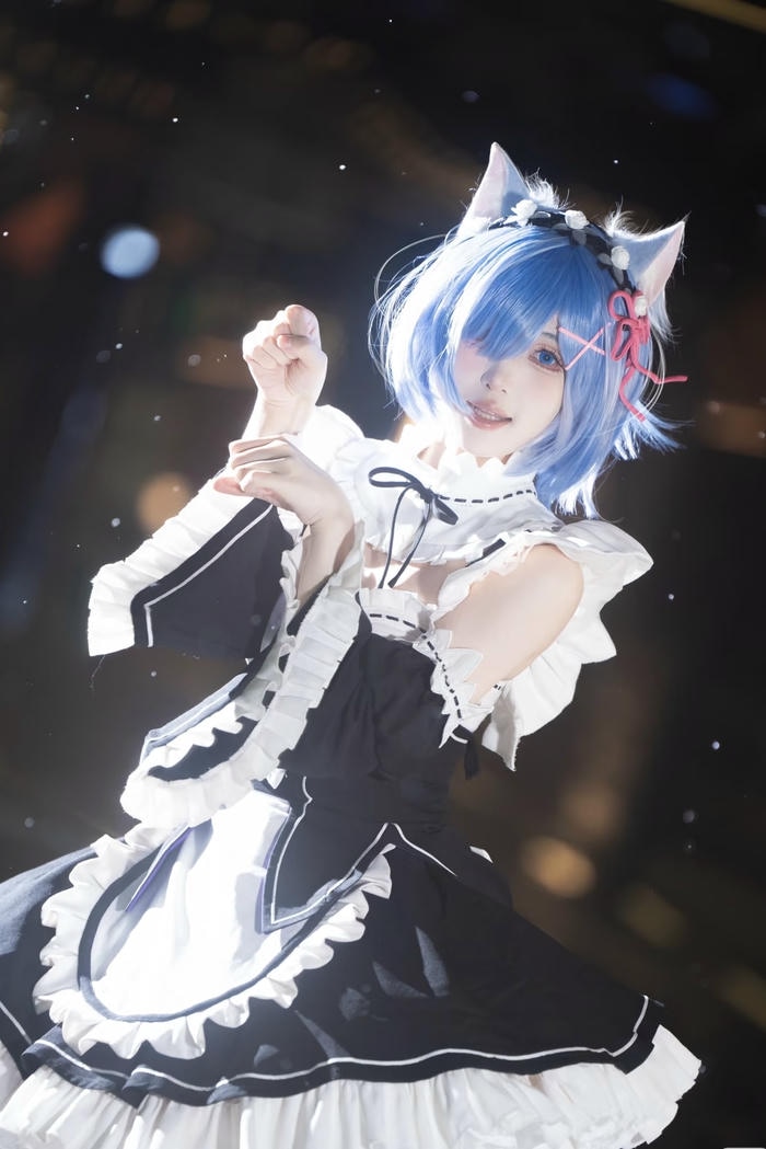 Bức hình Rem cosplay mái tóc che một bên mắt