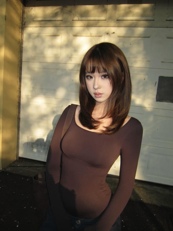 Bức hình gái xinh mặc đồ bó sát sắc thái quyến luyến