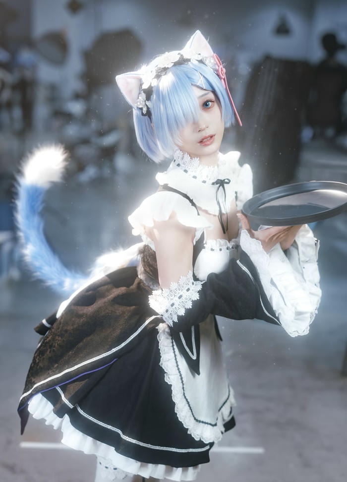 Hình Rem cosplay ánh sáng xanh huyền ảo