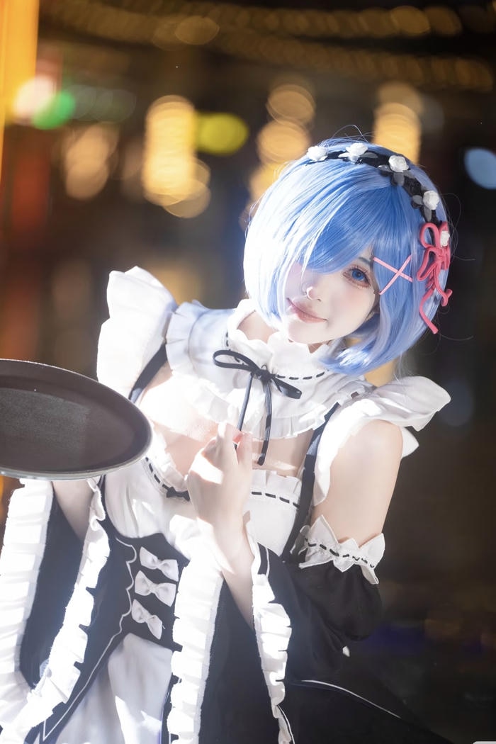 Hình Rem cosplay kiểu tóc bob đặc trưng