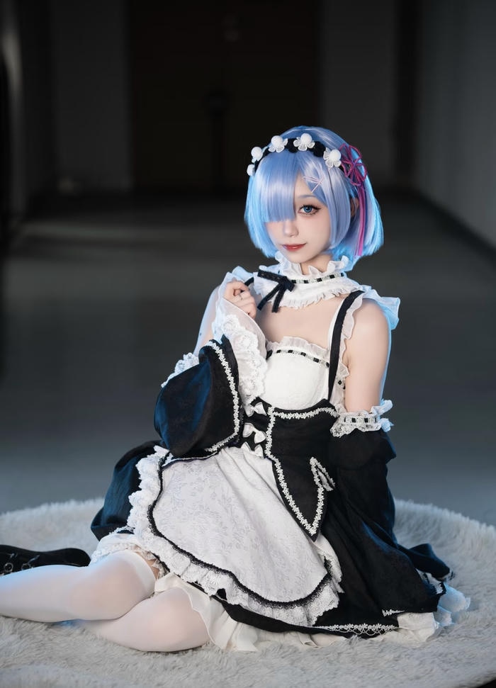 Hình ảnh Rem cosplay nụ cười nhẹ nhàng