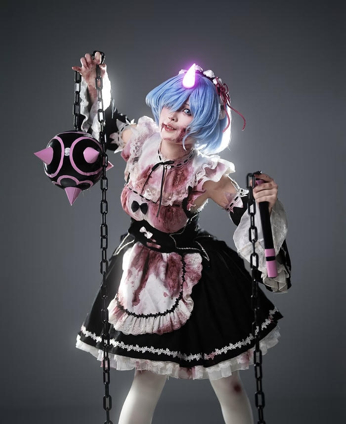 Hình ảnh Rem cosplay tái hiện nhân vật sống động