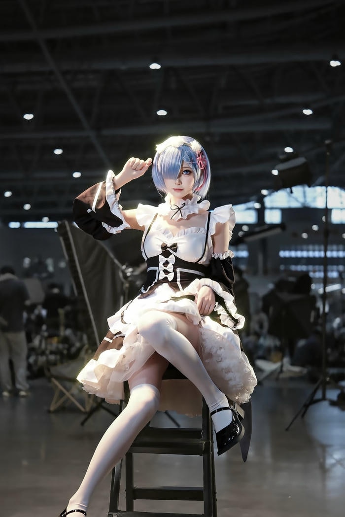 Hình ảnh Rem cosplay tạo hình trong trẻo
