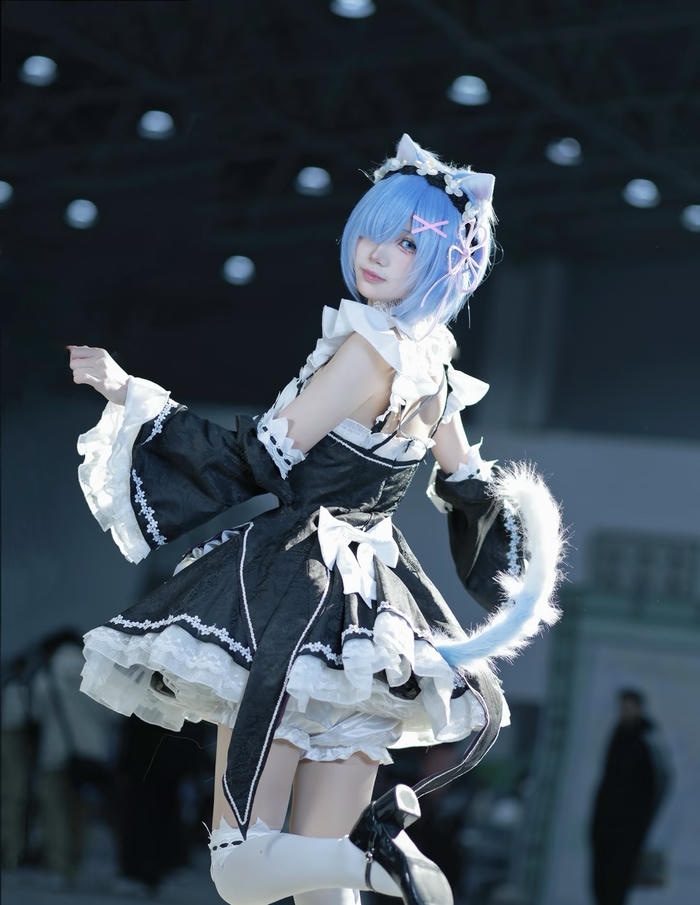 Hình ảnh Rem cosplay trang phục chi tiết tỉ mỉ