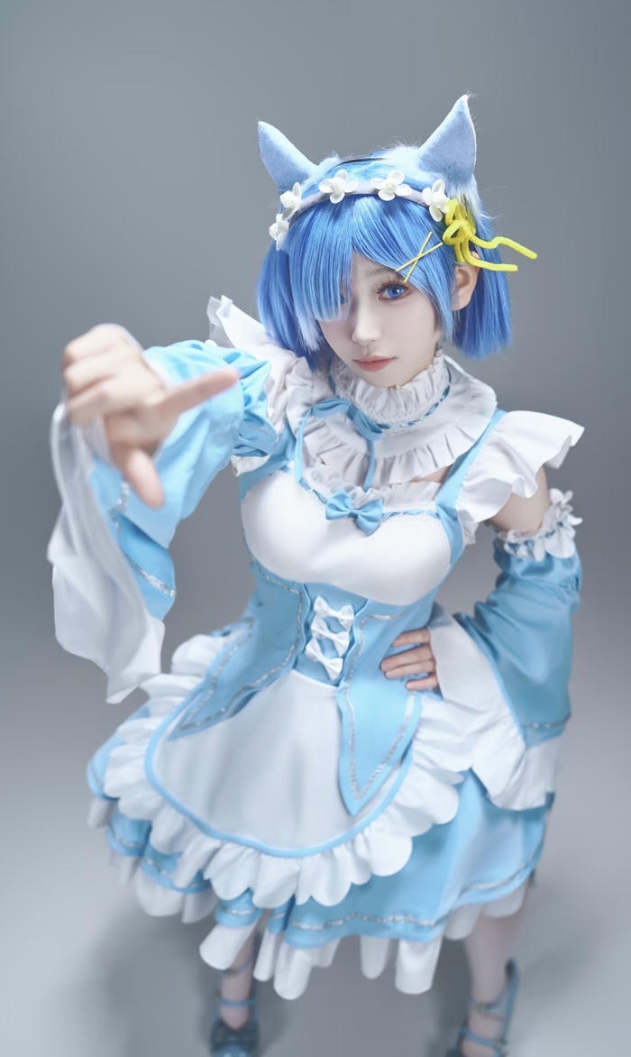 Hình ảnh Rem cosplay váy xếp tầng mềm mại