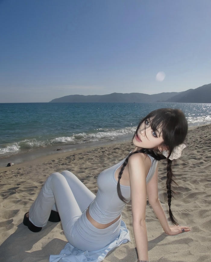 Hình ảnh gái xinh gợi cảm dáng ngồi thả lỏng tự nhiên