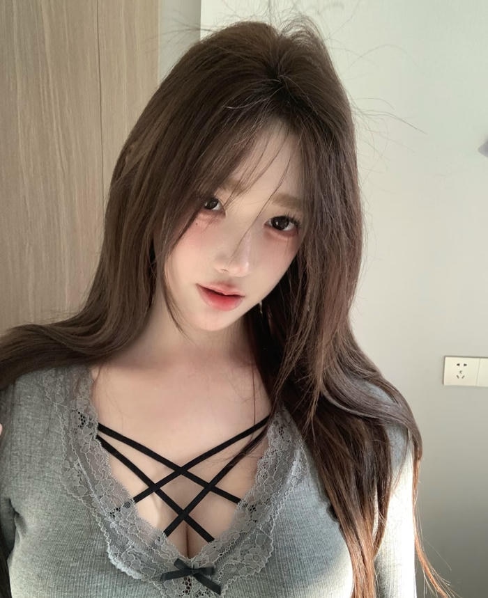 Hình ảnh gái xinh gợi cảm thần thái cuốn hút không phô trương