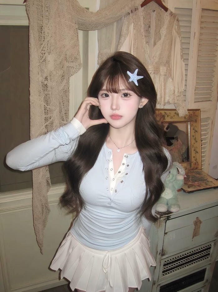 Hình ảnh gái xinh mặc đồ bó sát diện mạo sắc sảo