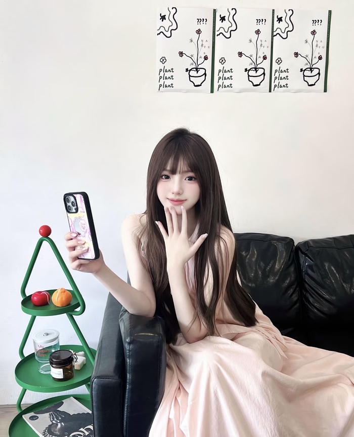 Hình ảnh gái xinh mặc pinky nụ cười rạng ngời