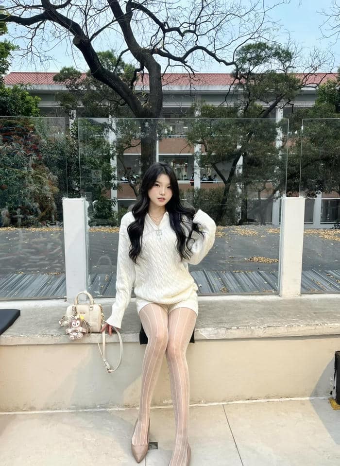 Hình ảnh gái xinh mặc quần tất phong cách mùa thu ấm áp