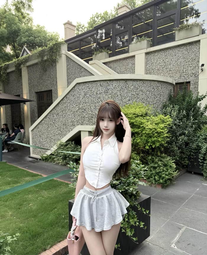 Hình ảnh gái xinh mặc váy ngắn kiểu xếp tầng