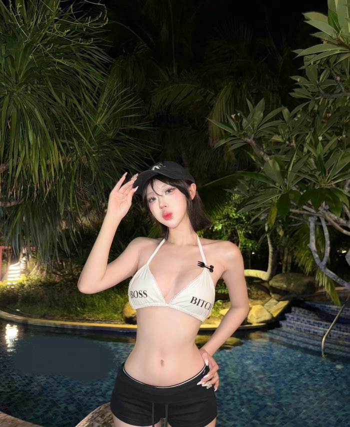 Hình gái xinh gợi cảm ánh nhìn sâu thẳm đầy cảm xúc