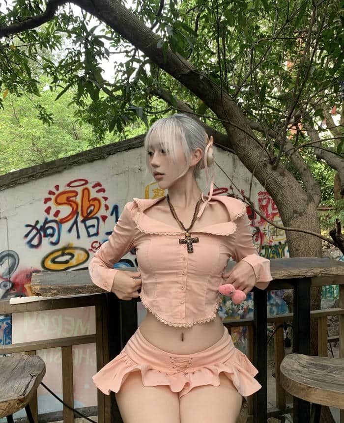 Hình gái xinh gợi cảm thần thái tự chủ đầy bản lĩnh