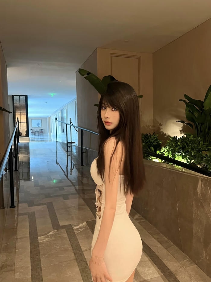 Hình gái xinh mặc đồ bó sát sắc vóc nổi bật