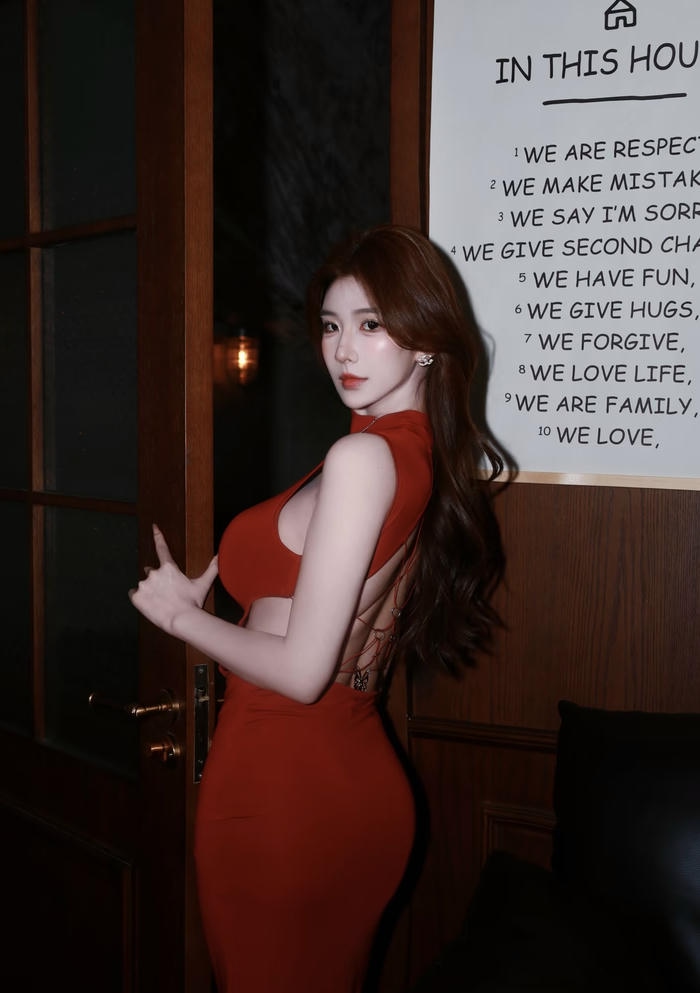 Hình gái xinh nóng bỏng phong cách tiệc tối lộng lẫy