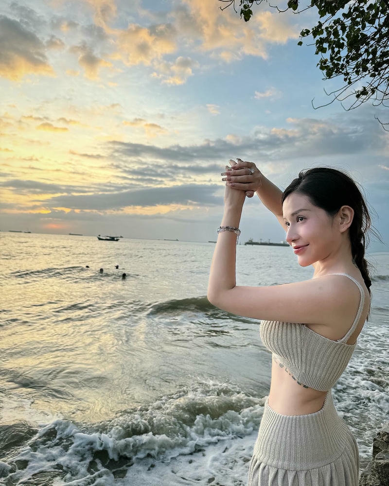 Khả Như bikini phong thái nổi bật quyến rũ