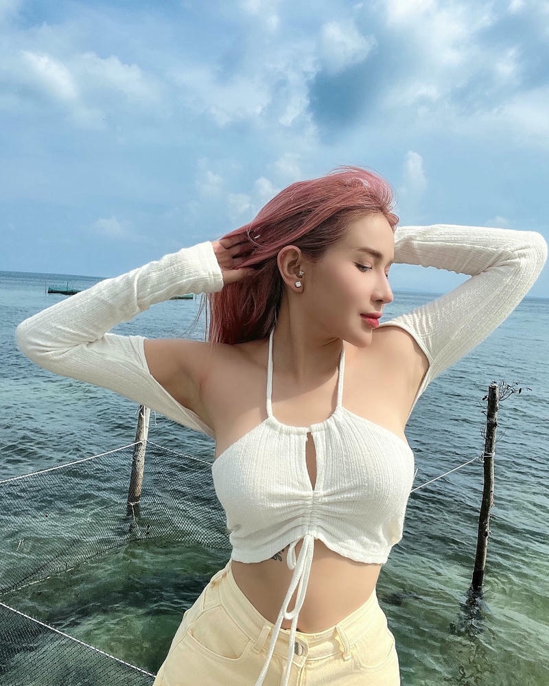 Khả Như khoe dáng cùng bikini quyến rũ