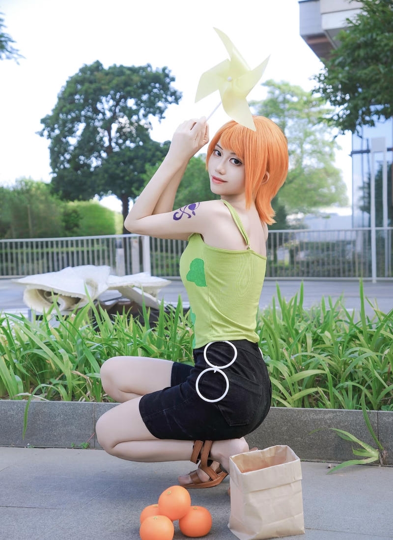 Mái tóc dài sáng màu gợi hình tượng Nami