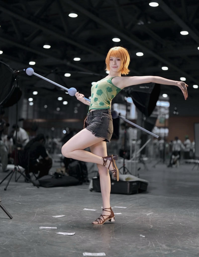 Mái tóc sáng màu gợi hình tượng Nami