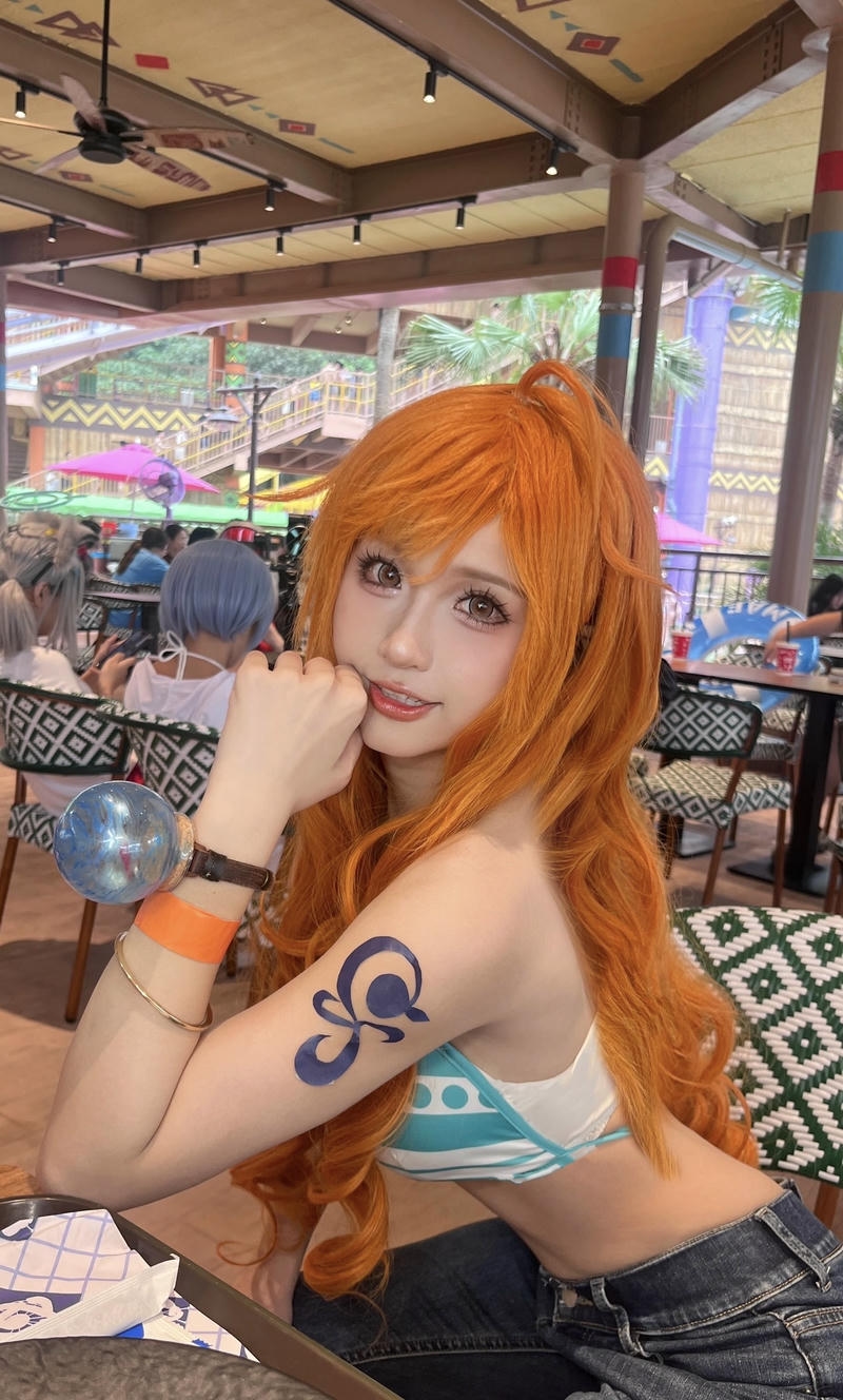Tóc cam dài gợi hình tượng Nami trong phiên bản cosplay