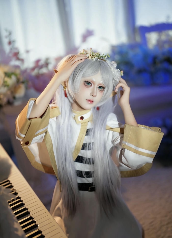 ảnh cosplay Frieren ánh sáng nhẹ
