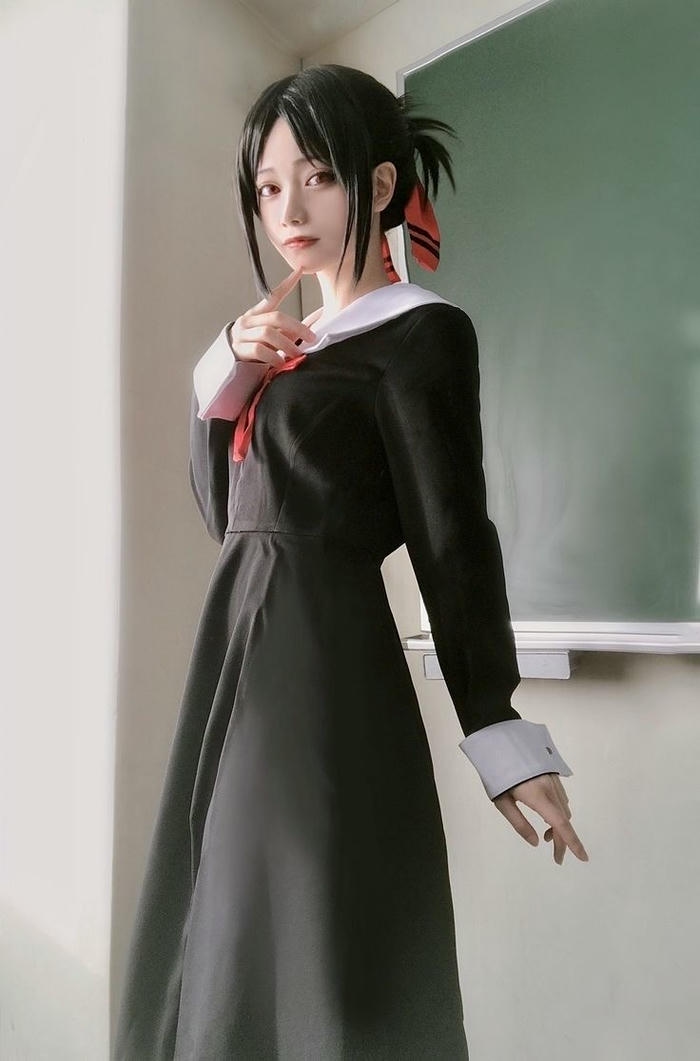 ảnh cosplay Kaguya biểu cảm lạnh lùng