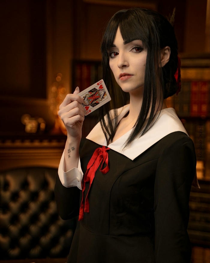ảnh cosplay Kaguya chi tiết nơ đỏ