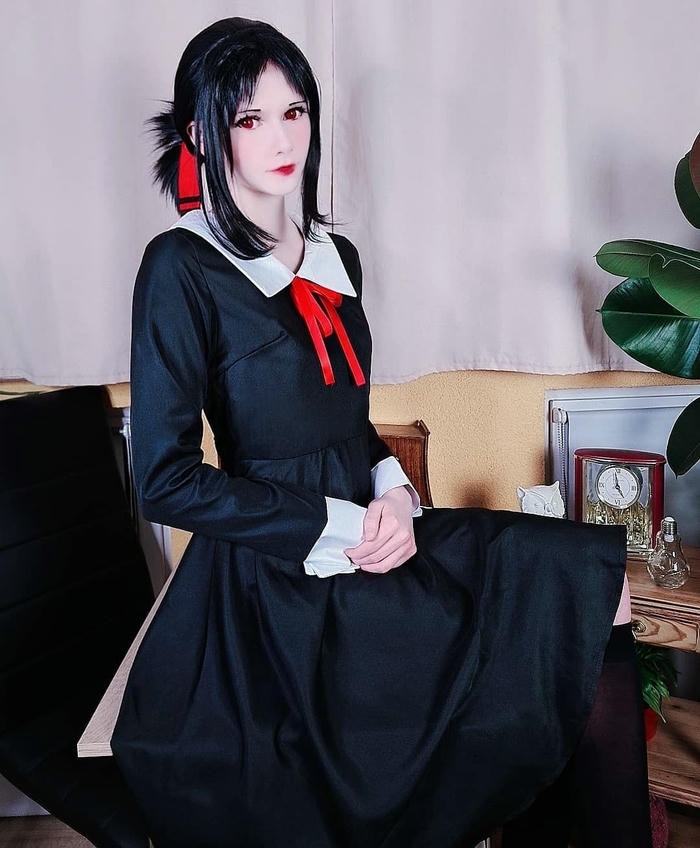 ảnh cosplay Kaguya nền sáng nhẹ
