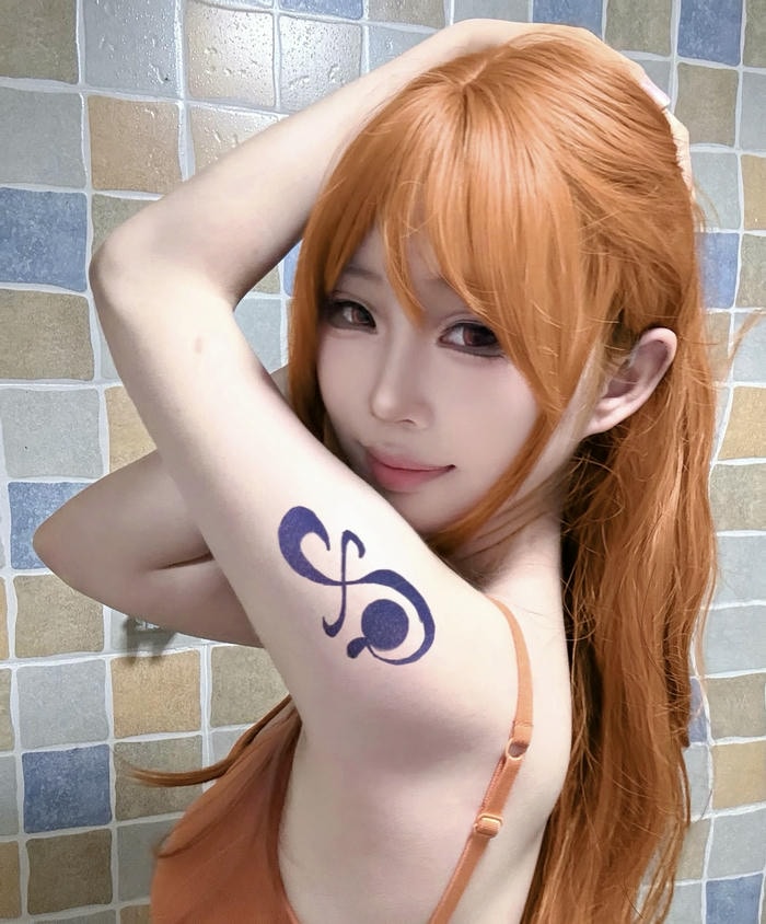 ảnh cosplay One Piece Nami tóc cam