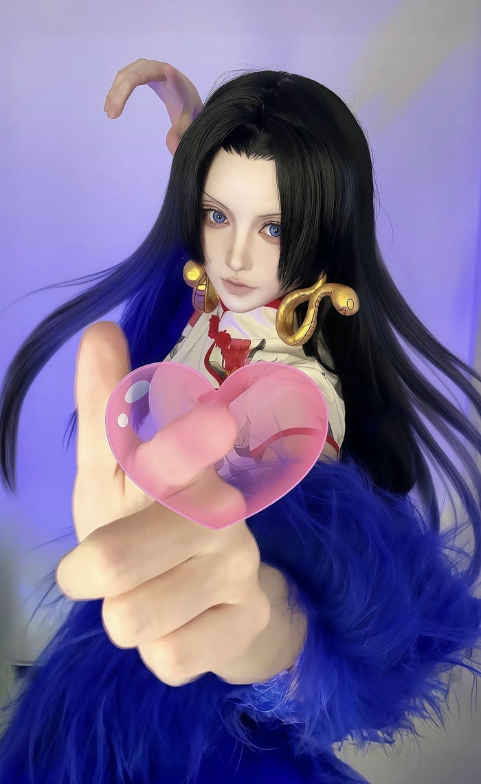 ảnh cosplay One Piece trang điểm sắc nét