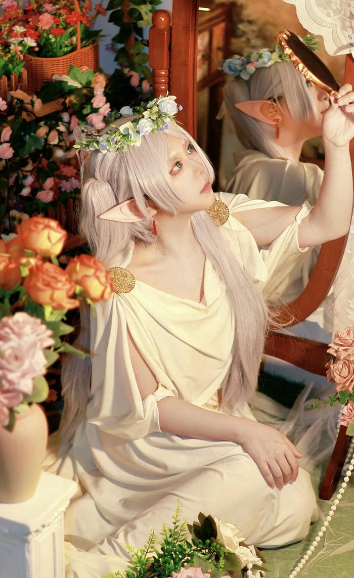 hình ảnh cosplay Frieren váy trắng dài