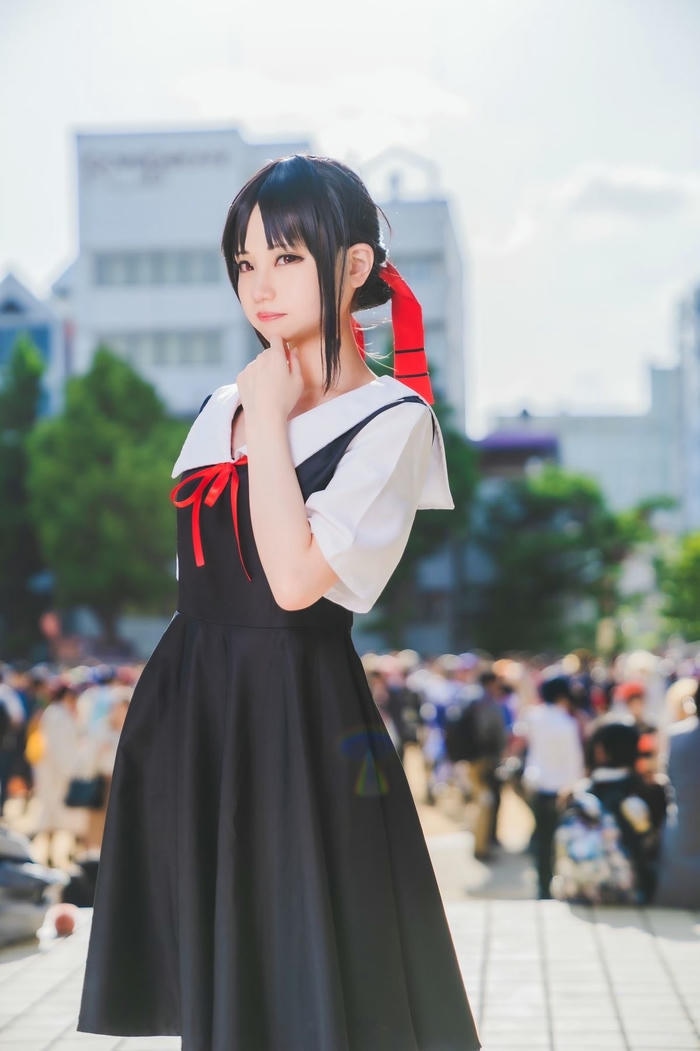 hình ảnh cosplay Kaguya váy đen trắng