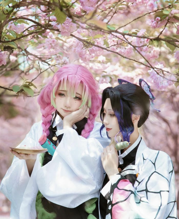 hình ảnh cosplay Mitsuri ánh nắng nhẹ