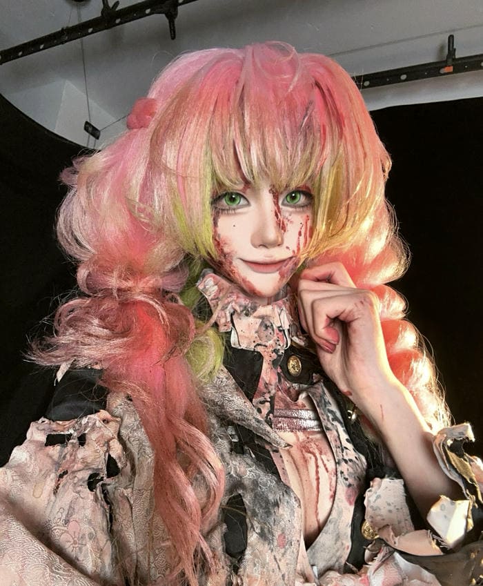 hình ảnh cosplay Mitsuri bím tóc dài