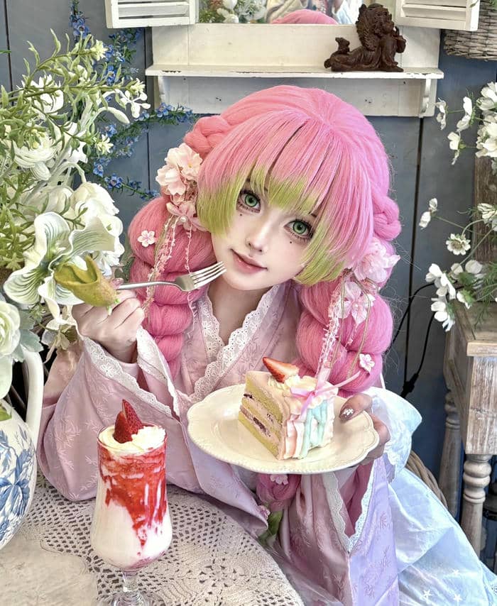hình ảnh cosplay Mitsuri nụ cười rạng rỡ