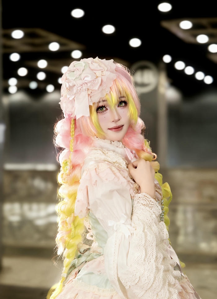 hình ảnh cosplay Mitsuri tổng thể nổi bật