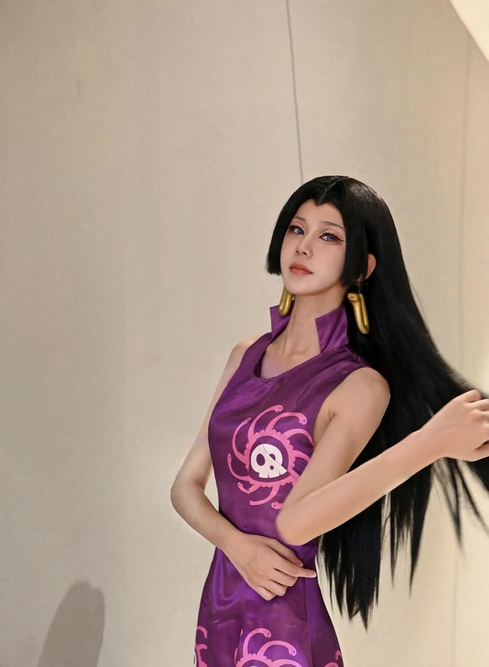 hình ảnh cosplay One Piece ánh nhìn mạnh mẽ