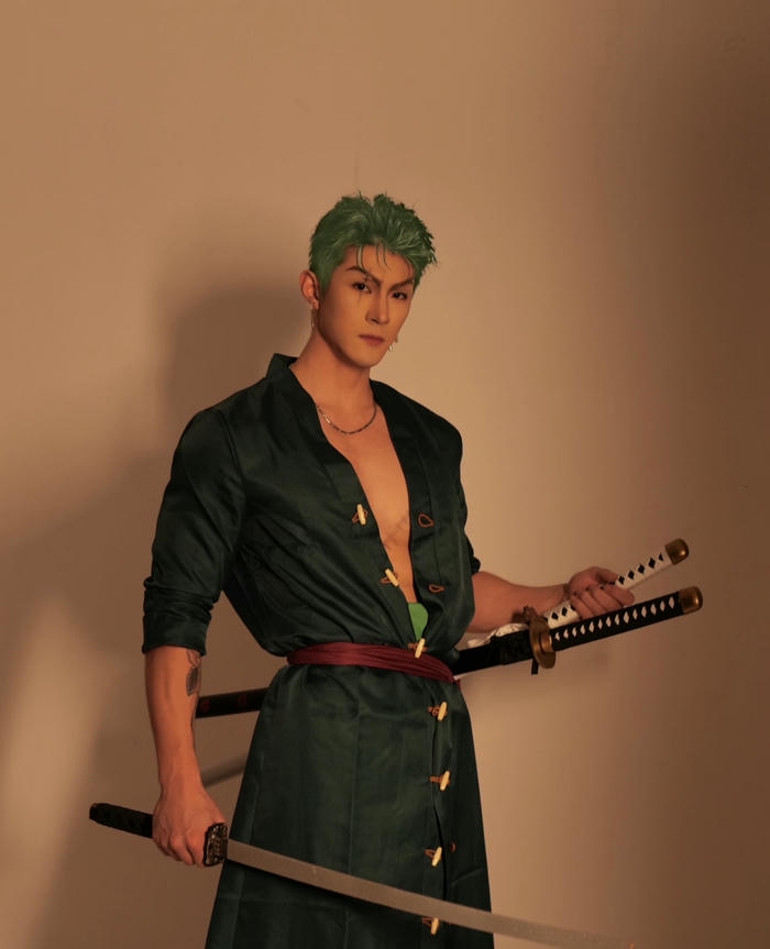 hình ảnh cosplay One Piece phụ kiện kiếm mũ