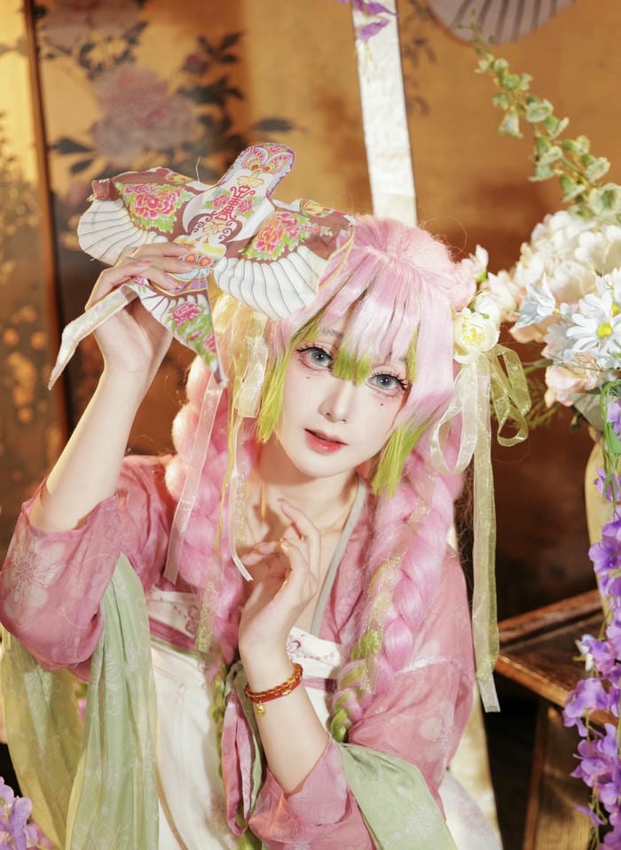 hình cosplay Mitsuri toàn thân rõ nét