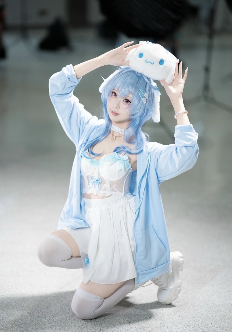 Ảnh cosplay Ganyu ánh nhìn như phủ băng mỏng