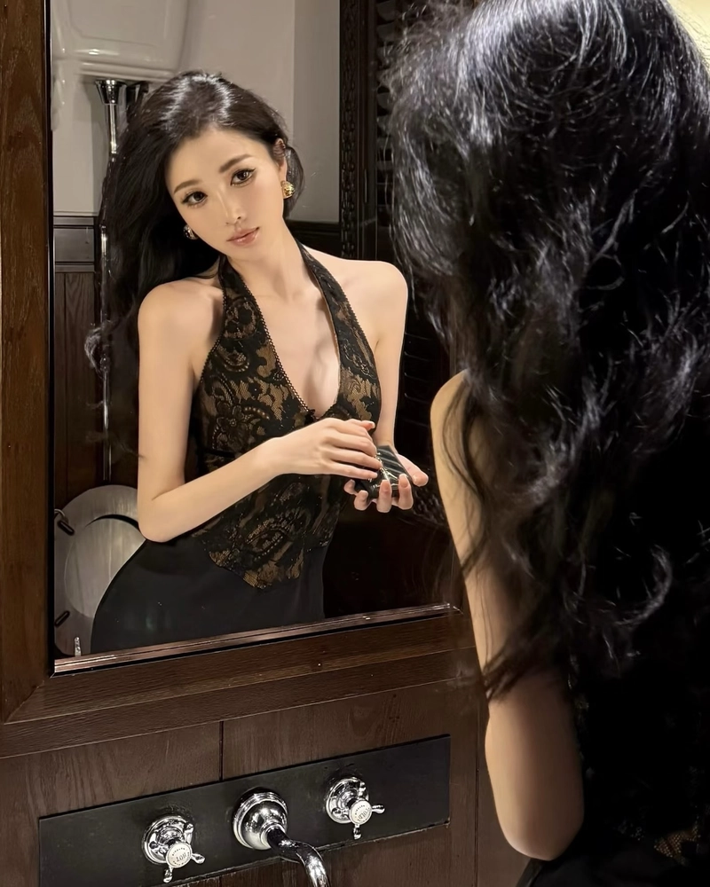 Ảnh gái xinh khiêu gợi phong cách đơn giản nhưng nổi bật