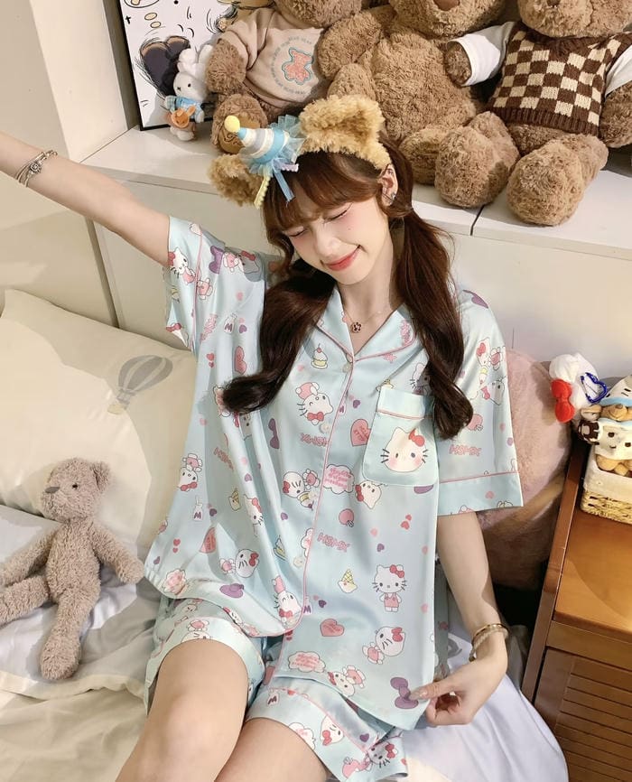 Ảnh gái xinh mặc đồ ngủ phong cách kín đáo tinh tế