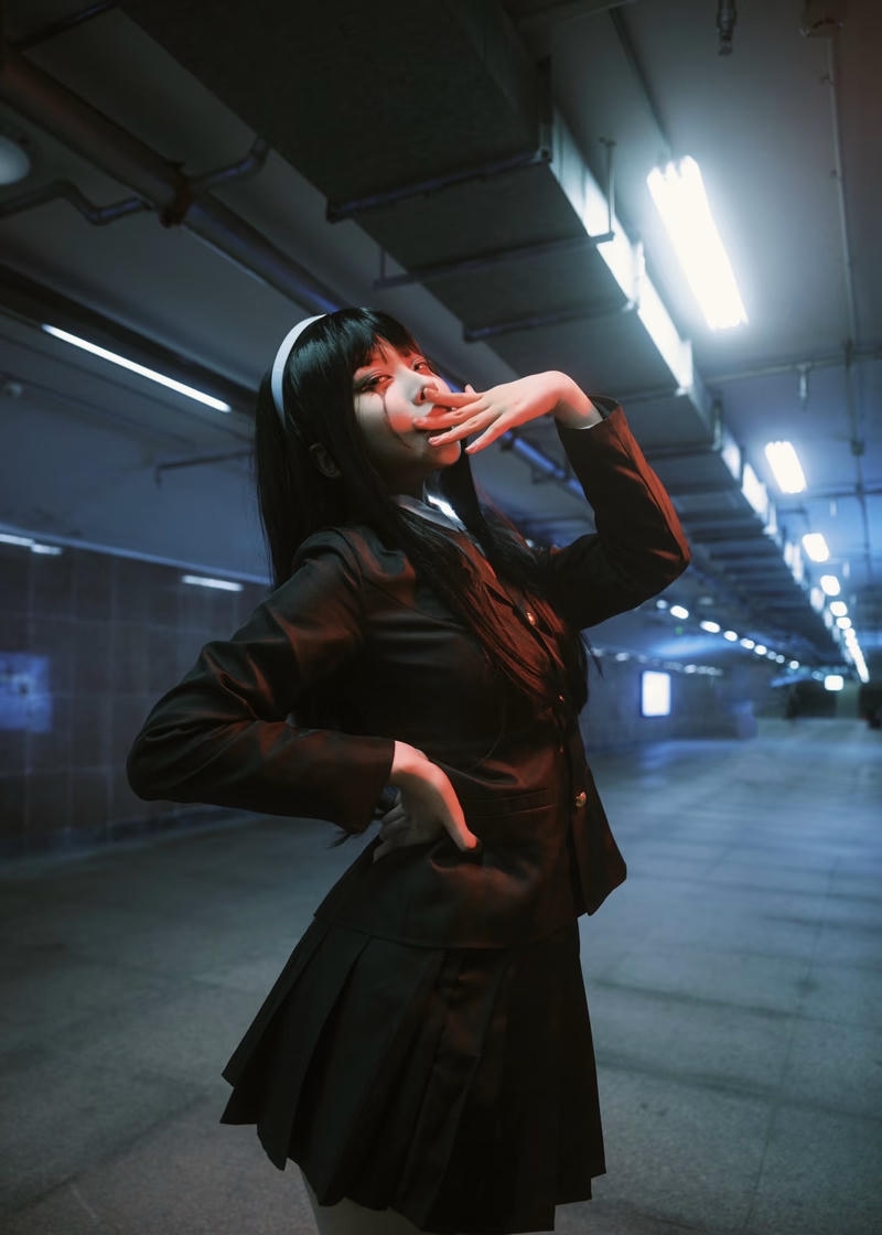 Ánh nhìn sắc lạnh của ma nữ khiến người xem sợ