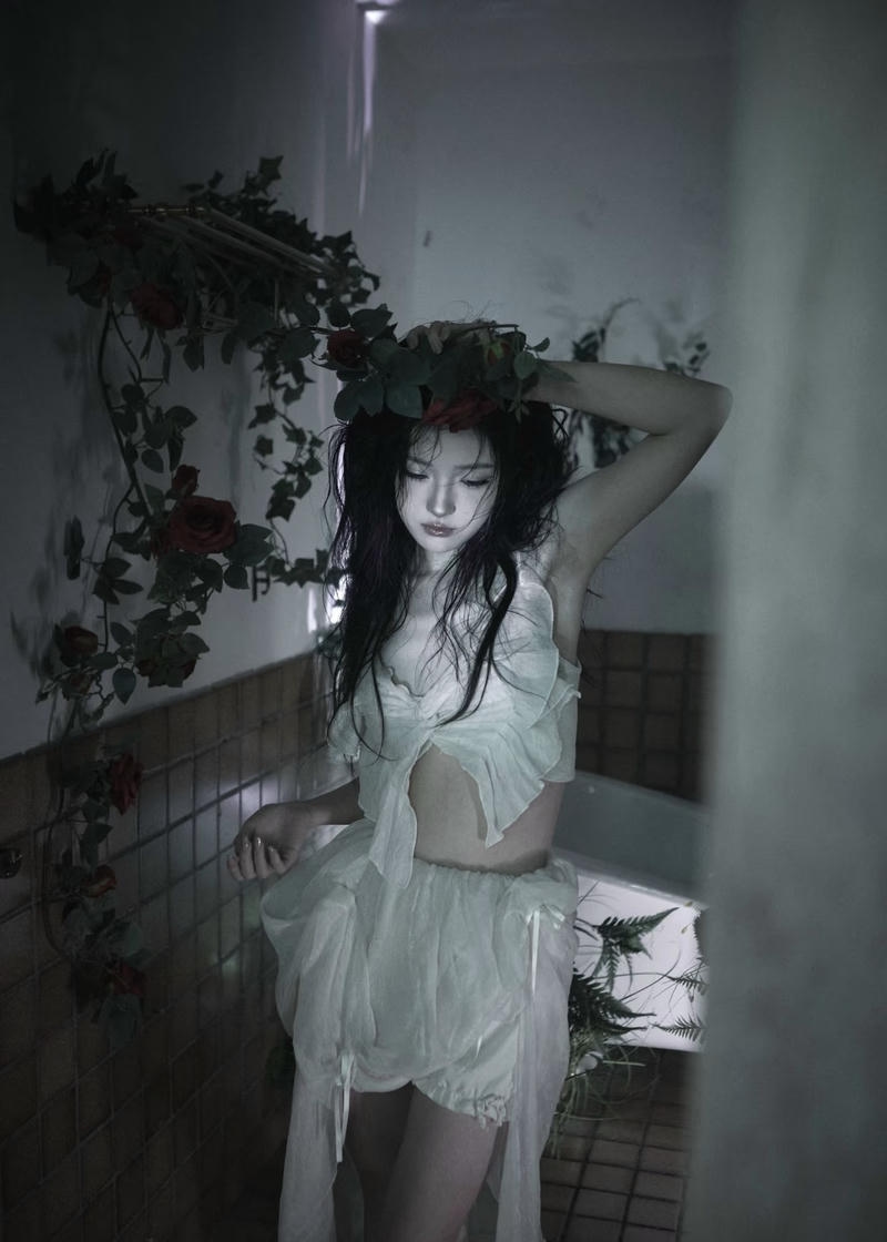 Bóng dáng u tối tái hiện nhân vật ma nữ rùng rợn