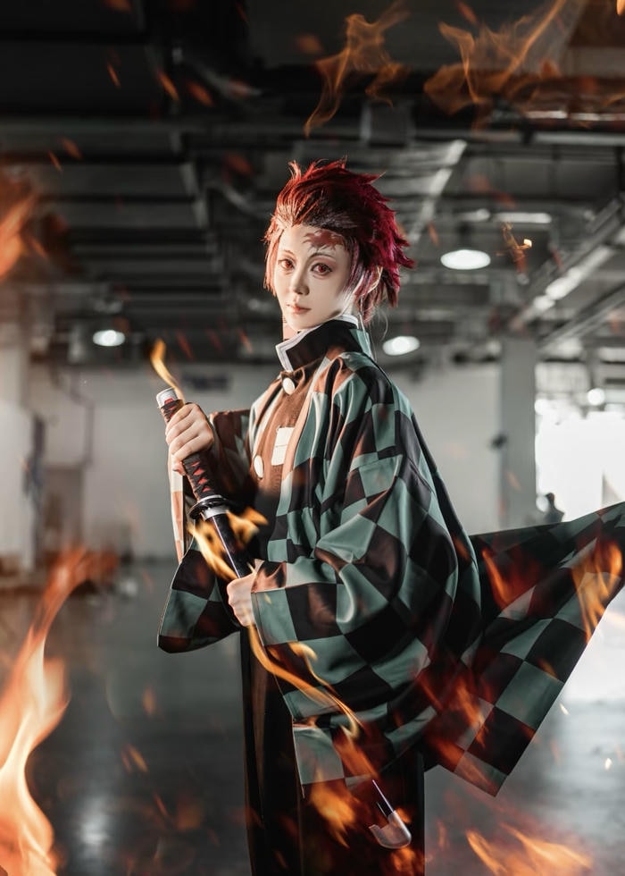 Bức ảnh Tanjiro cosplay dáng người linh hoạt nhanh nhẹn