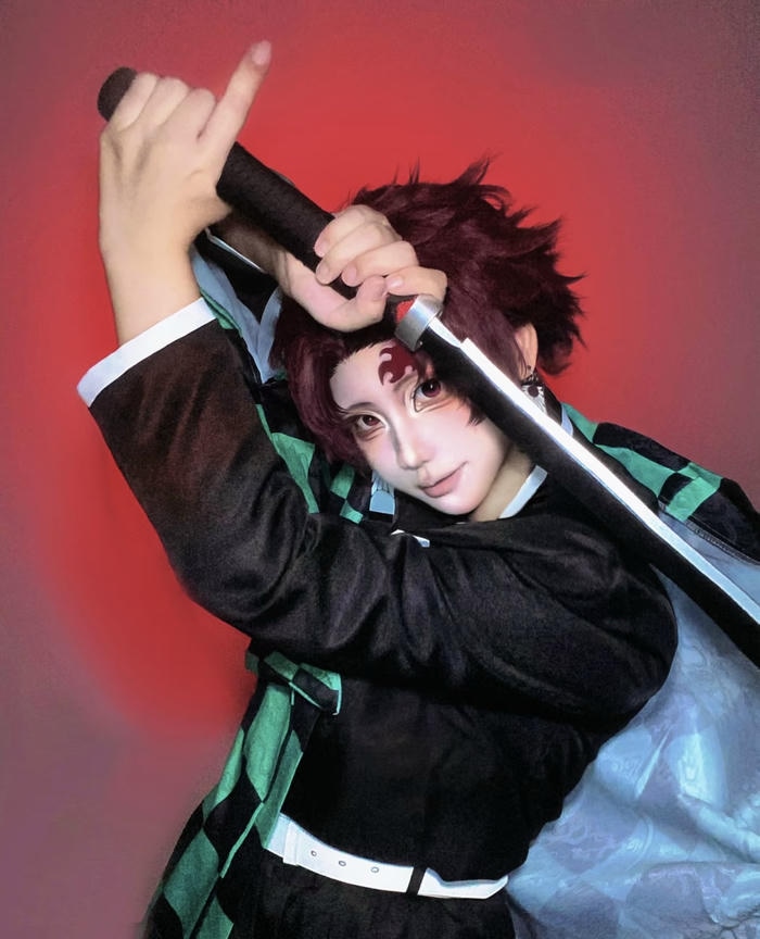 Bức ảnh Tanjiro cosplay tạo hình sống động như anime