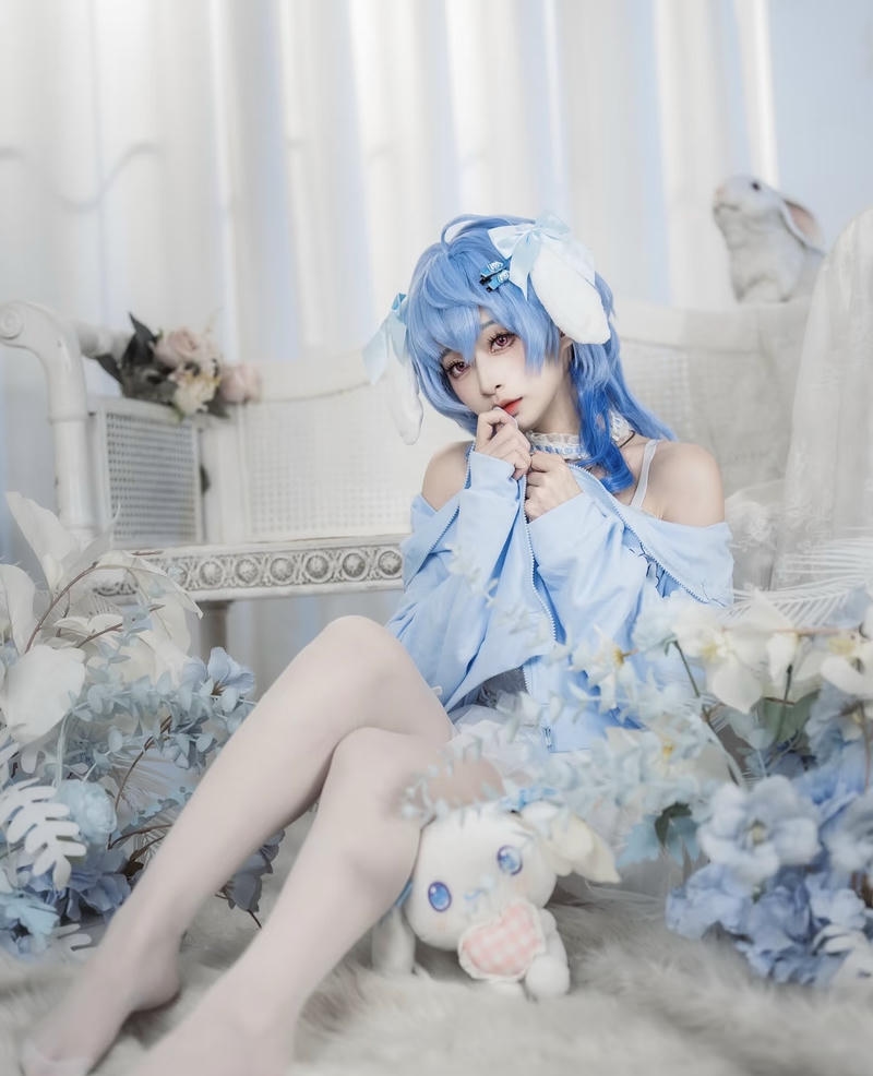 Bức cosplay Ganyu toát lên ánh mắt thoáng buồn