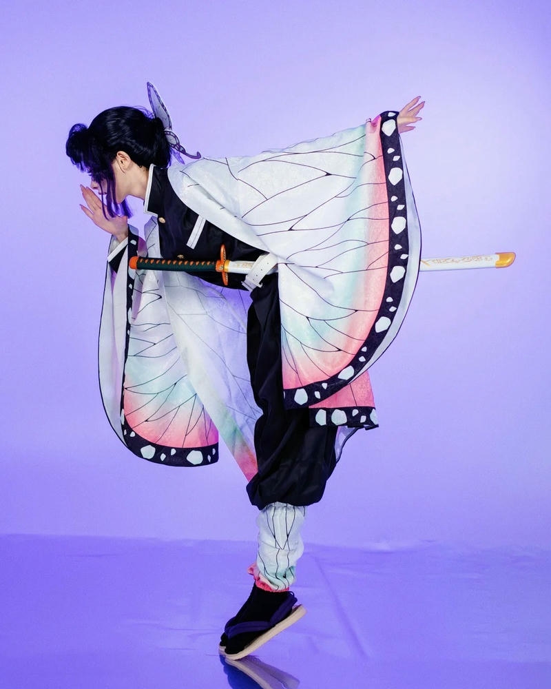 Cô gái nhập vai Shinobu ánh nhìn đầy chiều sâu